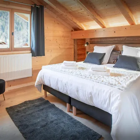 Julena - Ovo Network Chalet